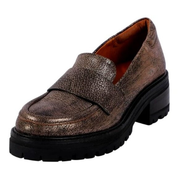 Gentle Souls by Kenneth Cole Women's Brenda Loafer Antique Gold Size